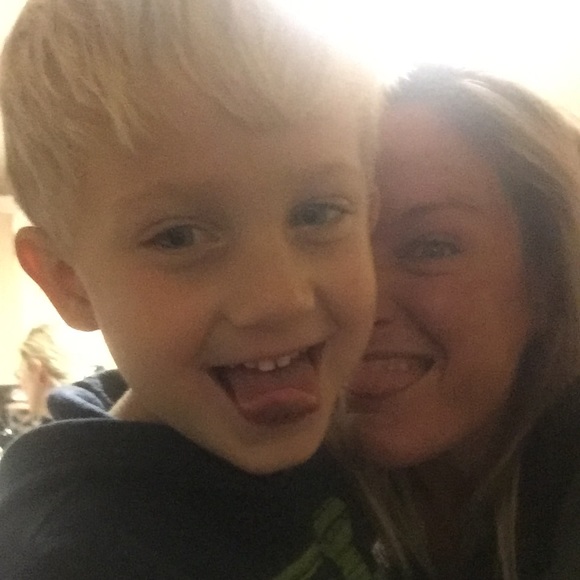 Meet Poshmark Enthusiast, Jennifer🌺 - Picture 6 of 6